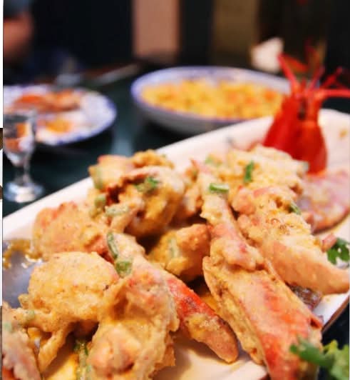 Stir Fried Lobster w. Salted Egg Yolk / 金沙龍蝦